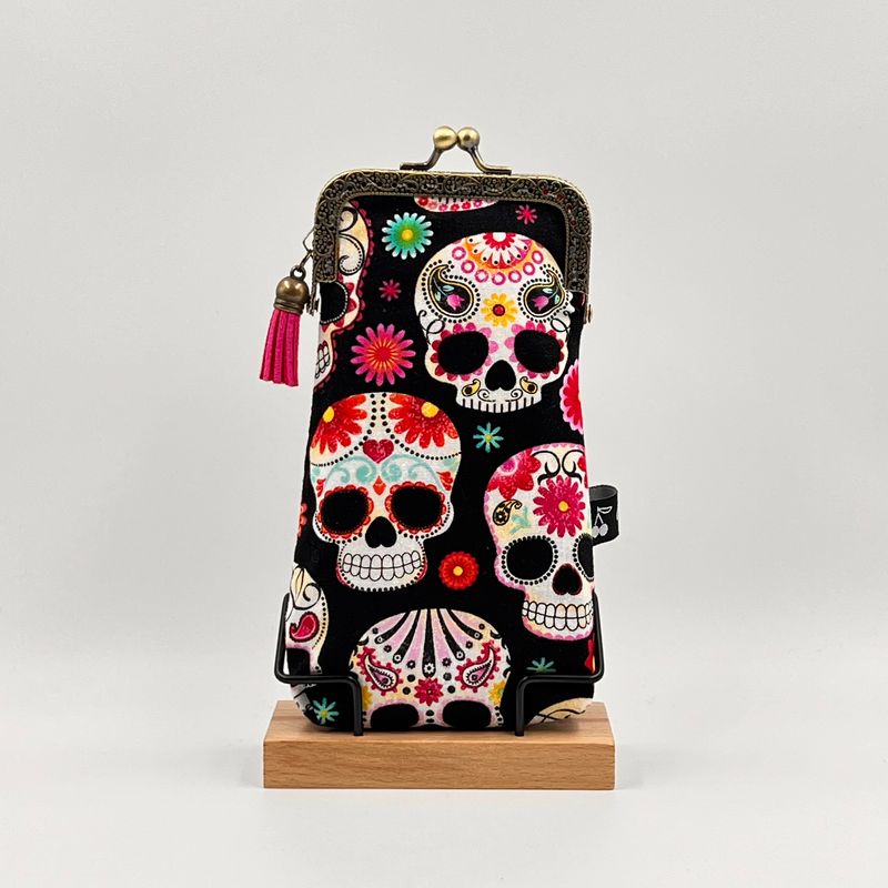 ETUI A LUNETTES VINTAGE ETUI A LUNETTES VINTAGE "TÊTE DE MORT MEXICAINES - PAILLETTES"