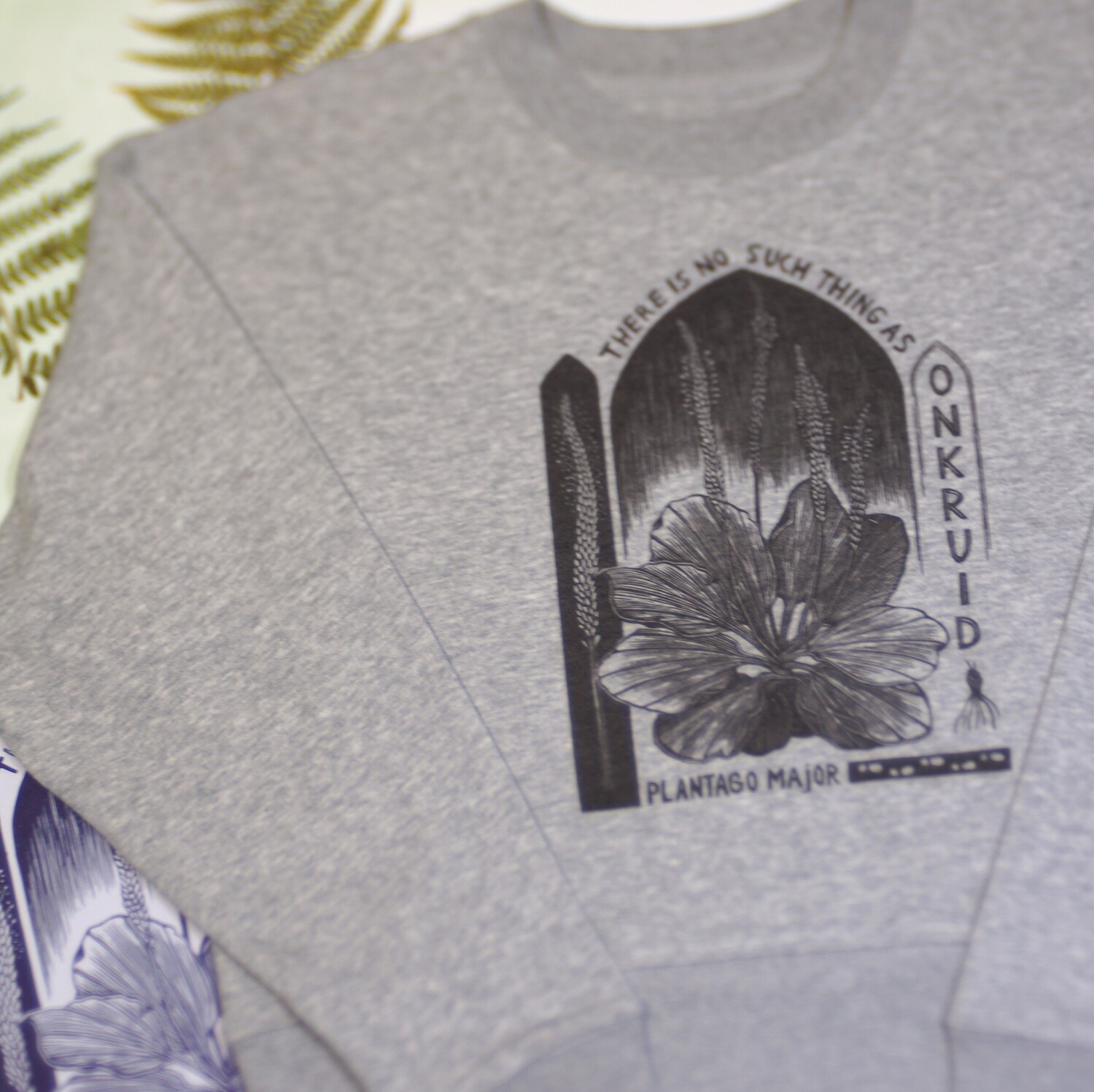#4 Plantago Mayor /  women&#39;s grey Cropped Pullover