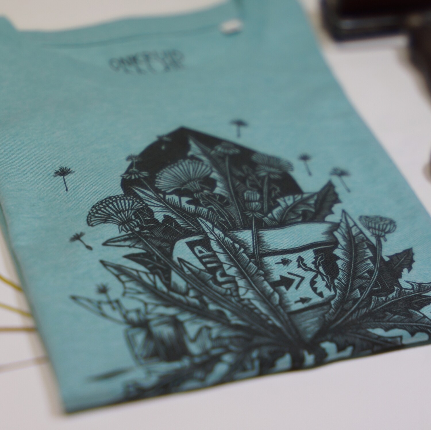 #5 Taraxacum Officinale / Unisex green T-shirt