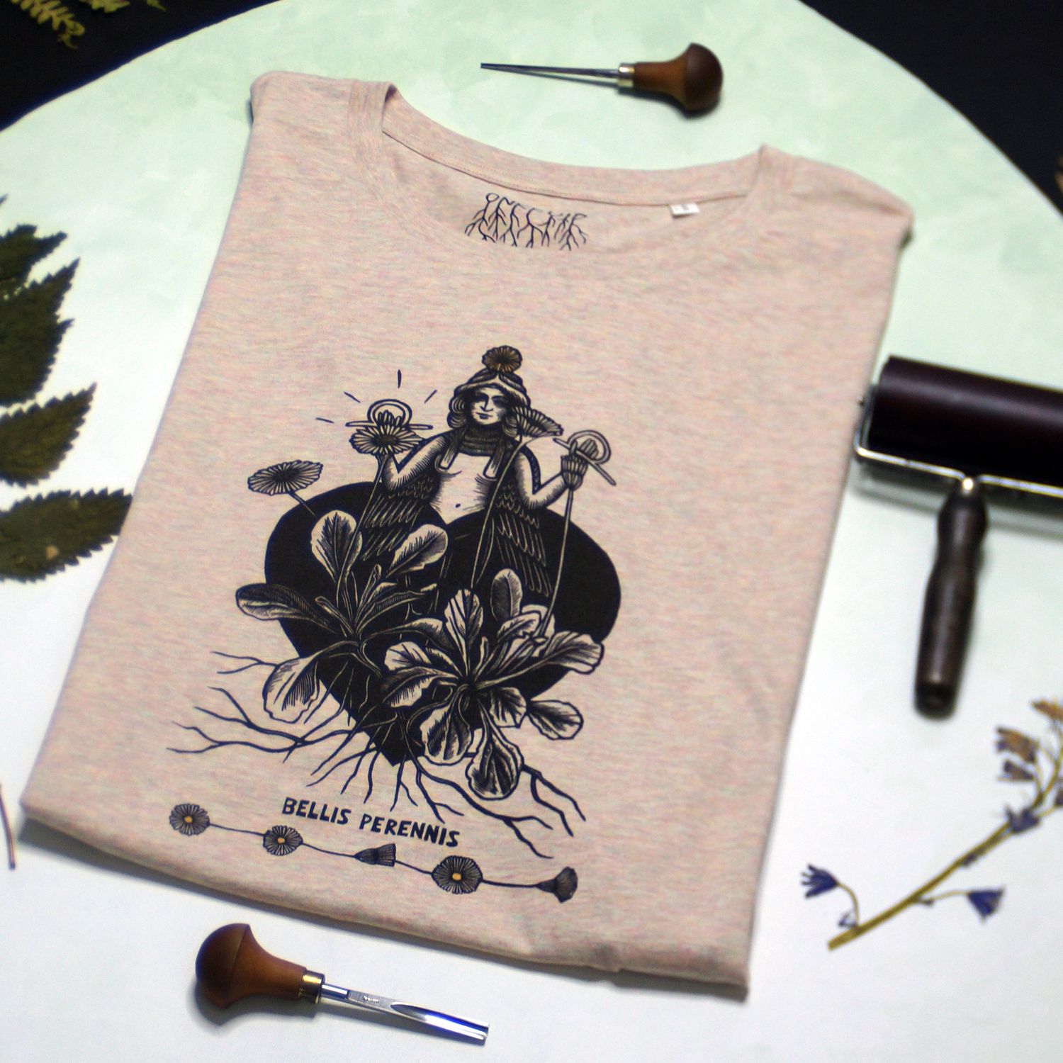 #7 Bellis Perennis/ Cream pink women&#39;s T-shirt