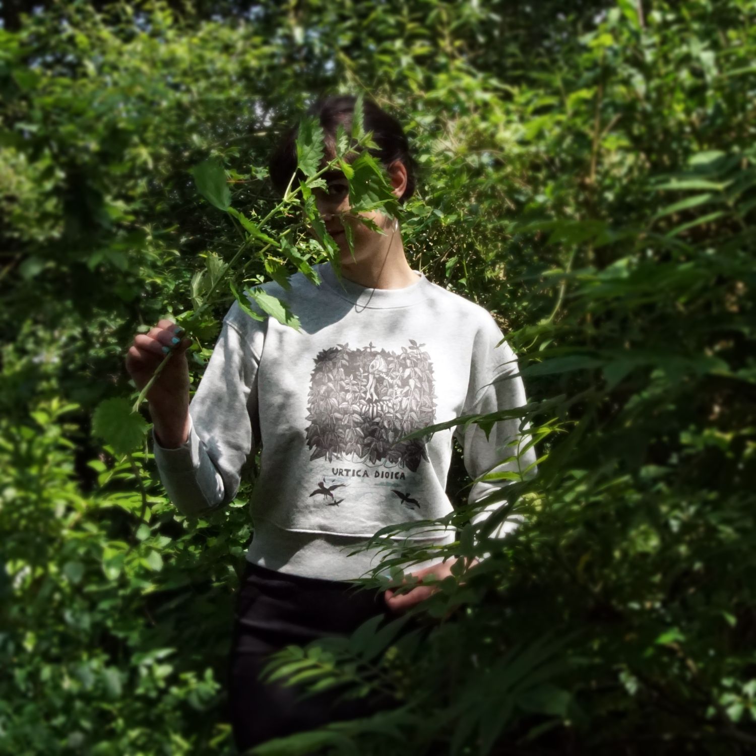 #1 Urtica Dioica /  women&#39;s Cropped Pullover