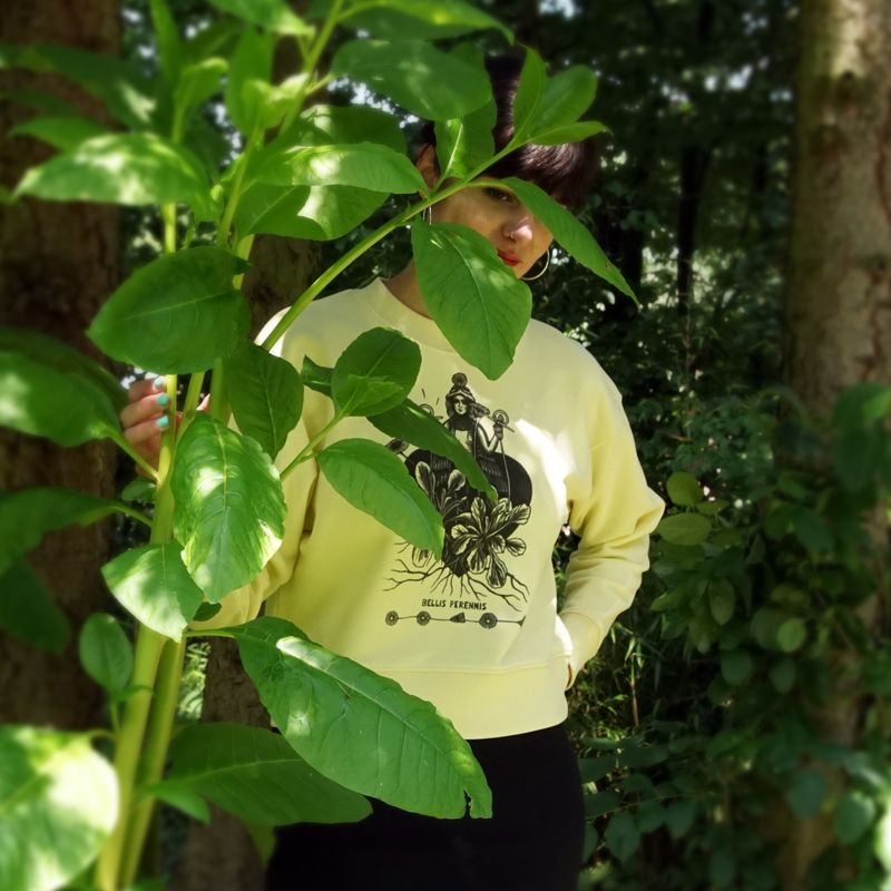 #7 Bellis Perennis/ women's Cropped Pullover