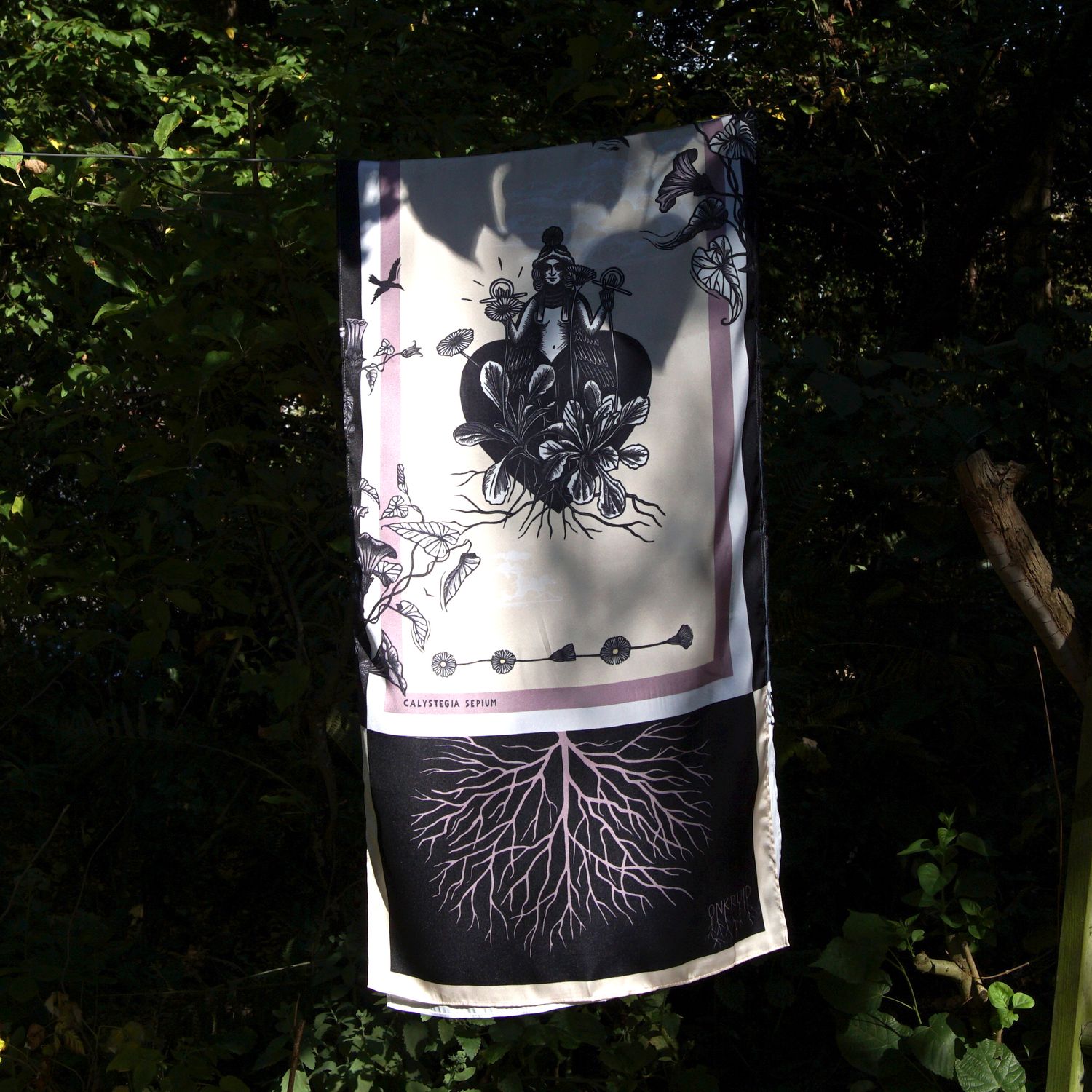 Satin scarf / Daisy &amp; birdfoot