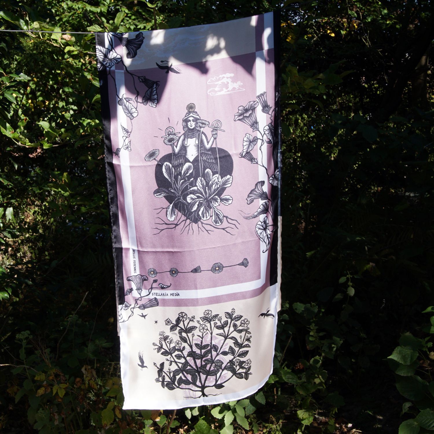 Satin scarf / Daisy &amp; birdfoot