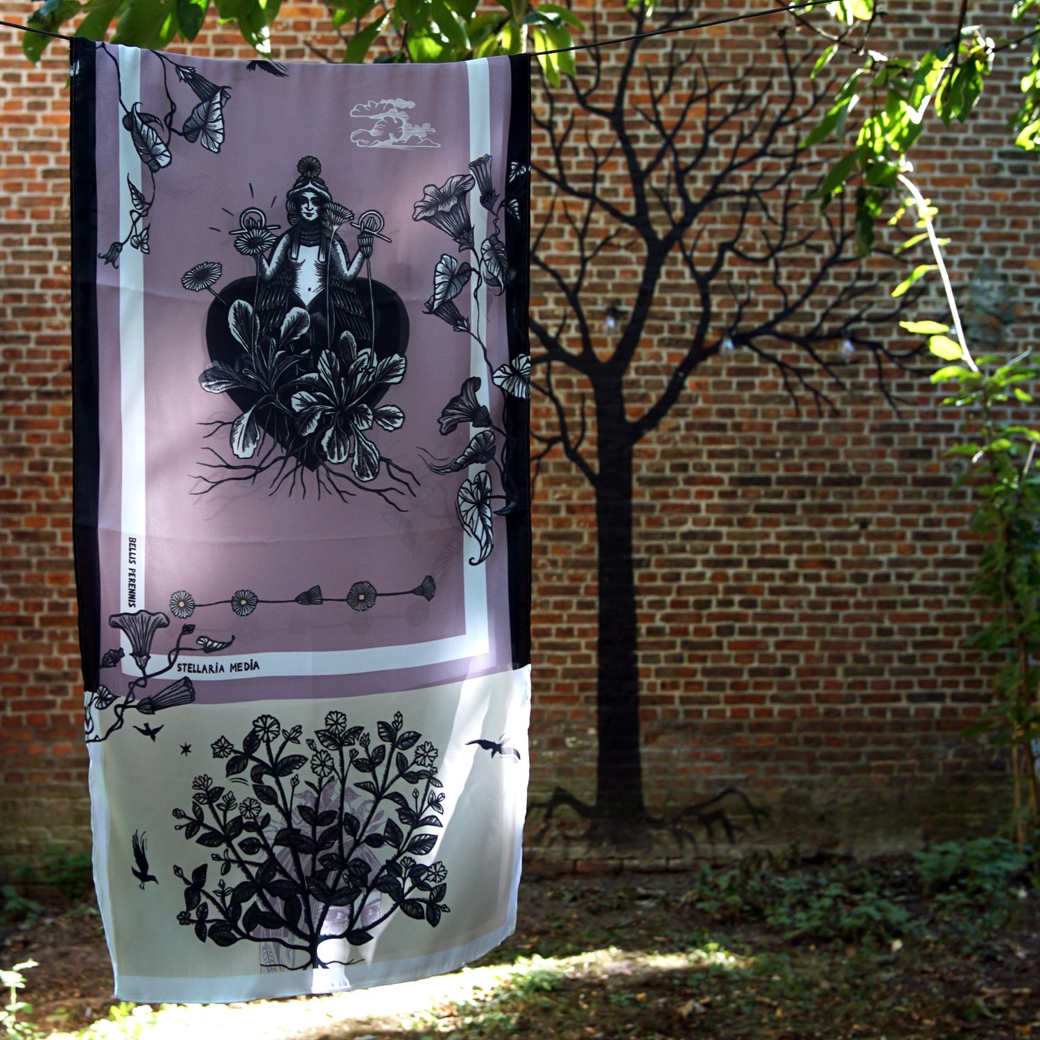 Satin scarf / Daisy &amp; birdfoot