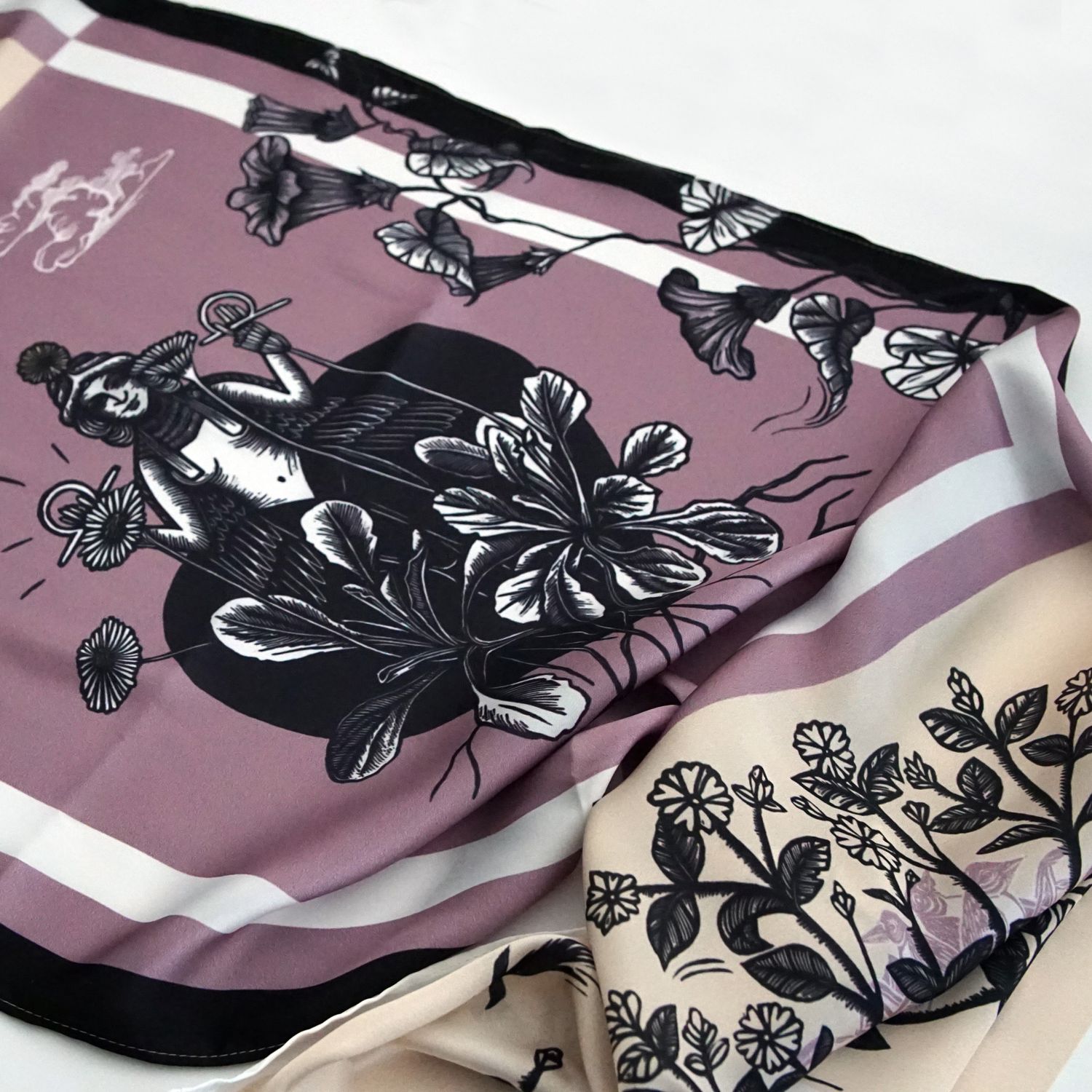 Satin scarf / Daisy &amp; birdfoot