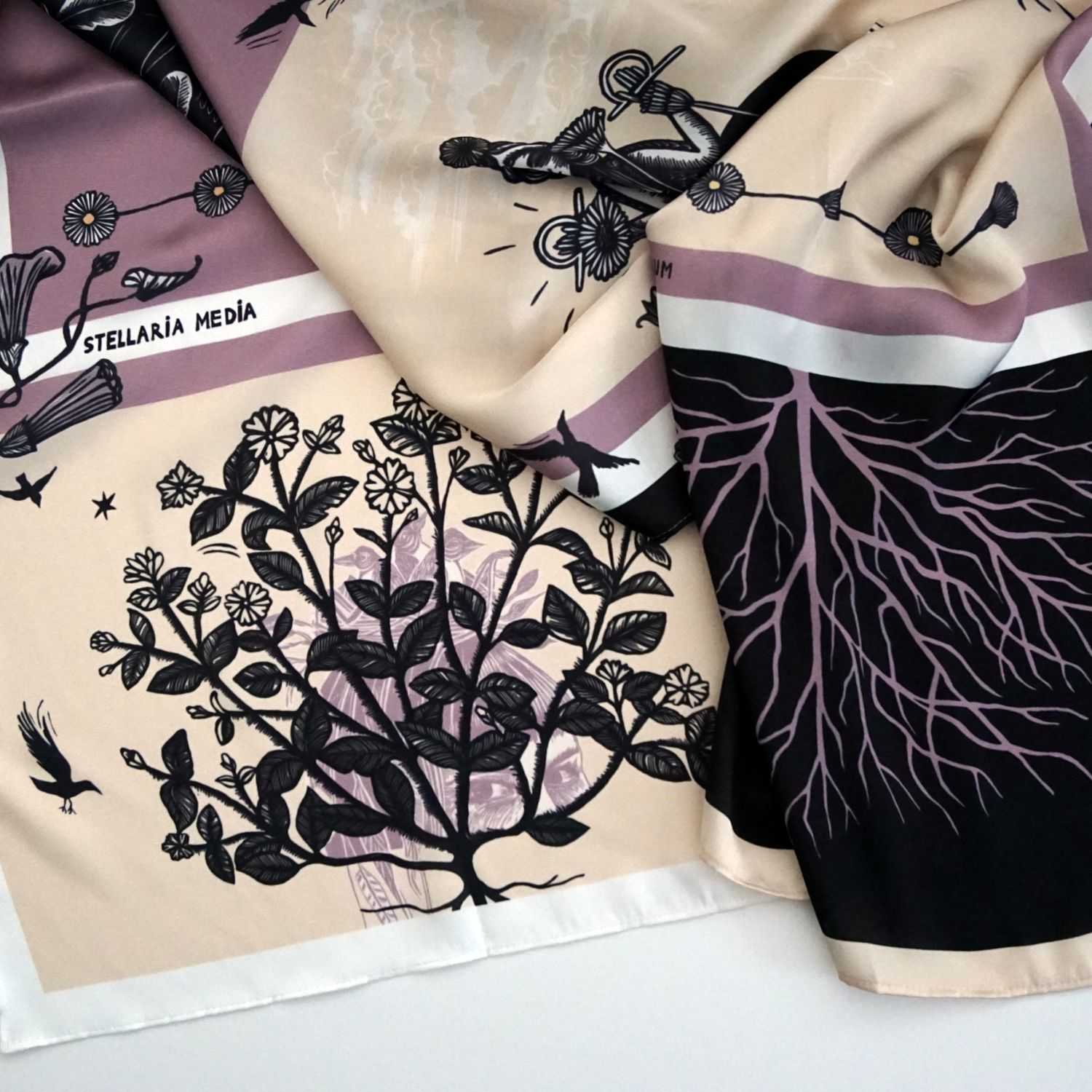 Satin scarf / Daisy &amp; birdfoot