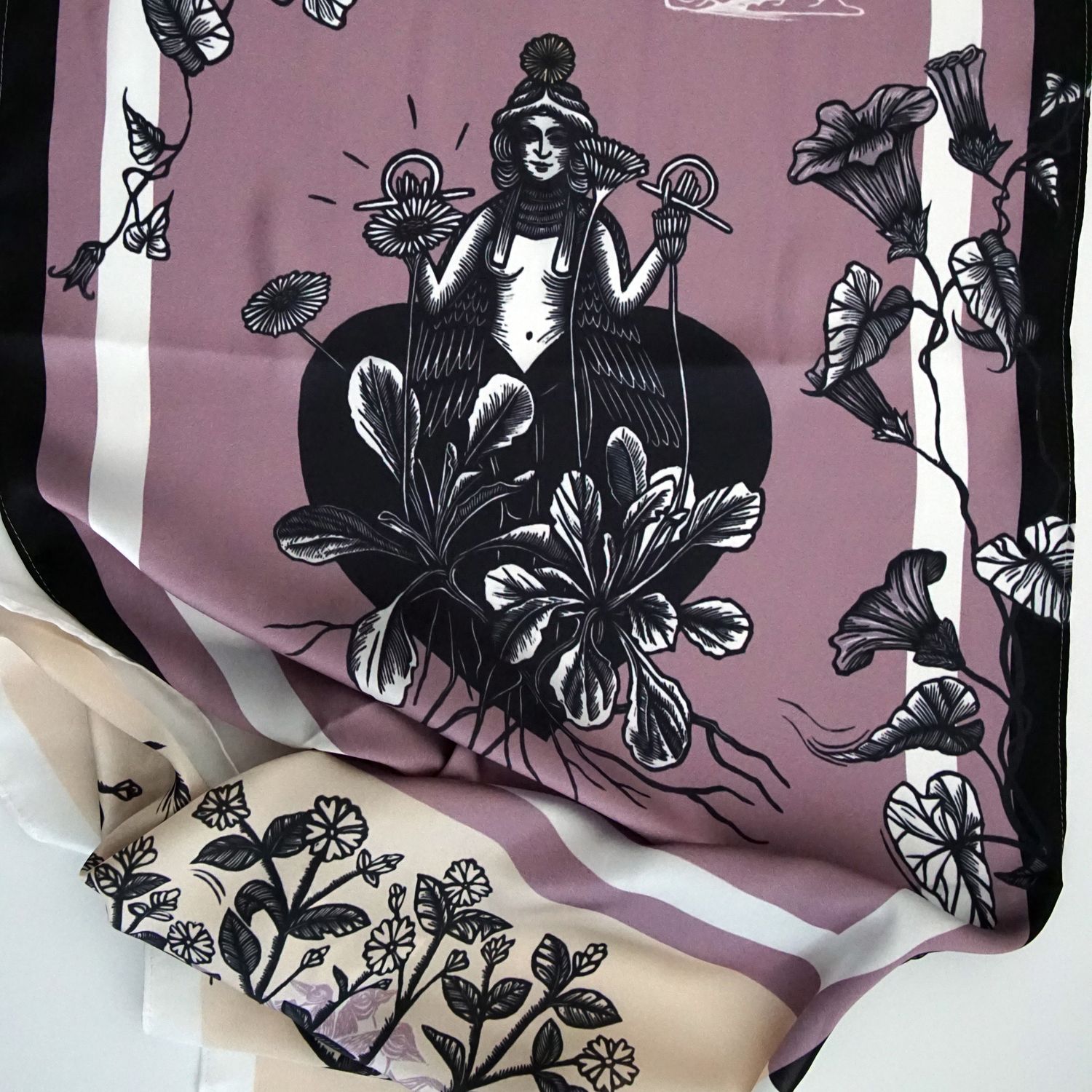 Satin scarf / Daisy &amp; birdfoot
