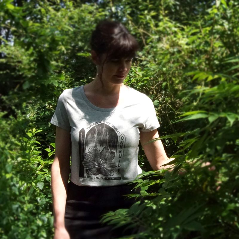 #4 Plantago Mayor/ women's grey T-shirt