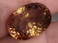 CHAMPAGNE TOPAZ 17.86ct 17.8×12.8mm OVAL MILLENNIUM CUT, VVSI TRI COLOUR