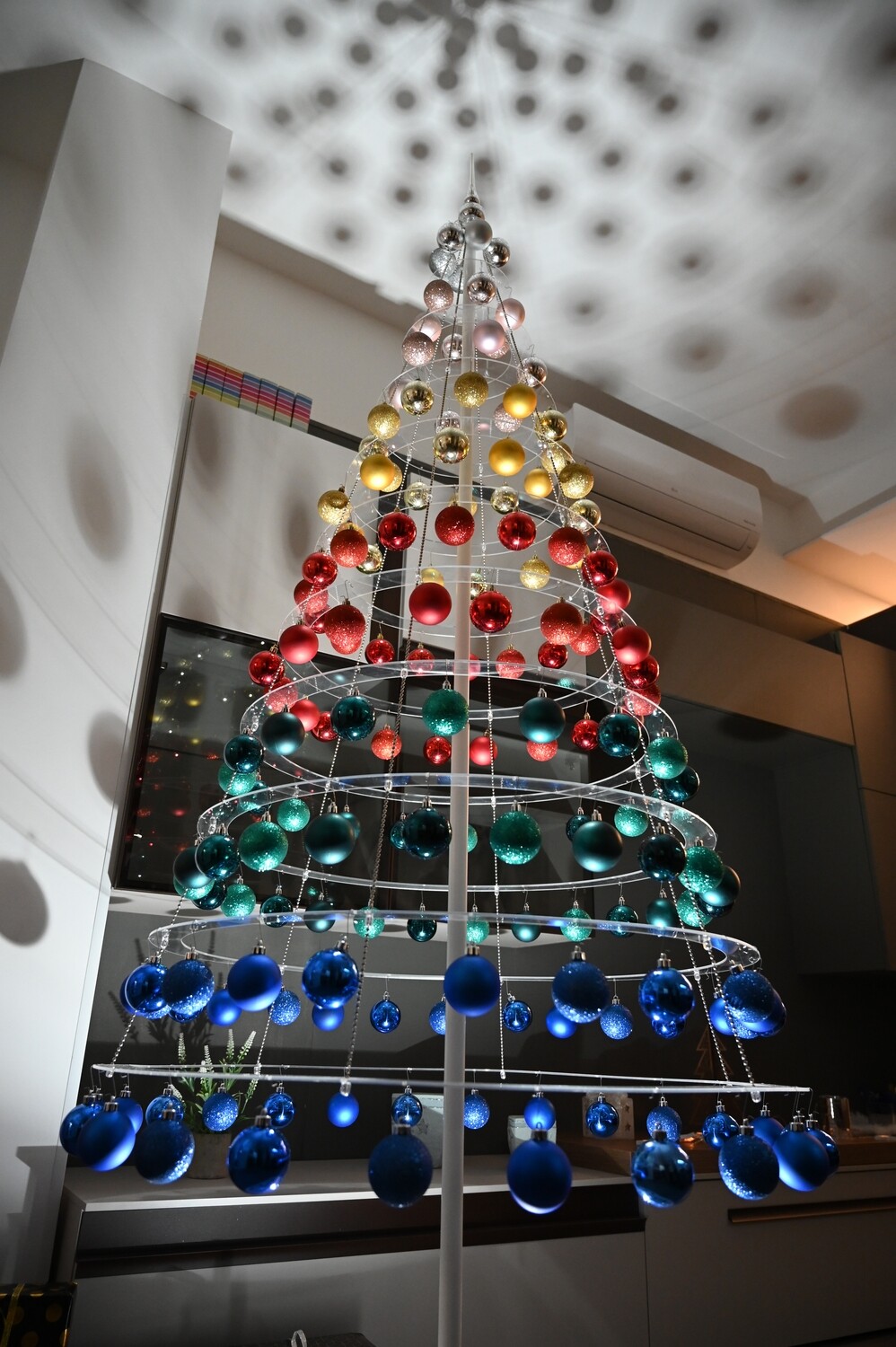 Albero Di Natale Moderno Decorato con Supporto 250cm, Colore: Crystal