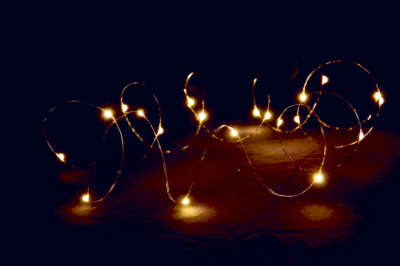 20 Gocce Di Led Bianco Caldo Su Filo Di  Rame, A Batt., Modellabile