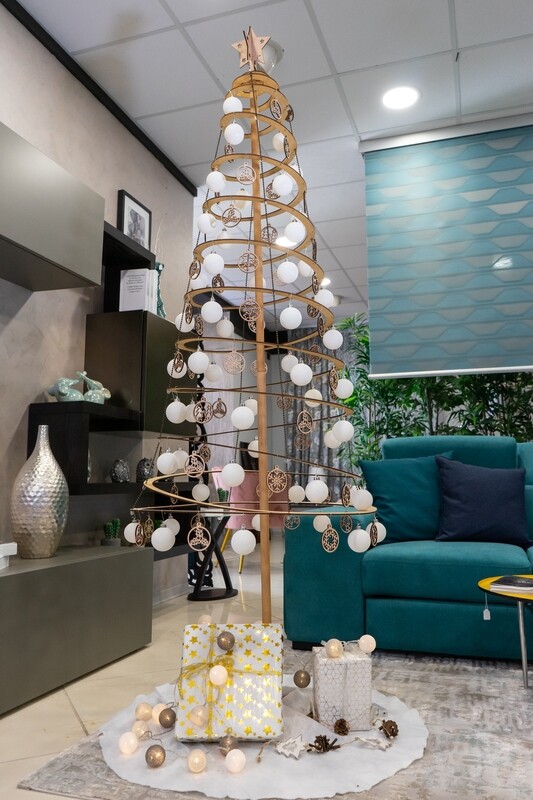 Albero di Natale Spirale in Legno Decorato 200CM