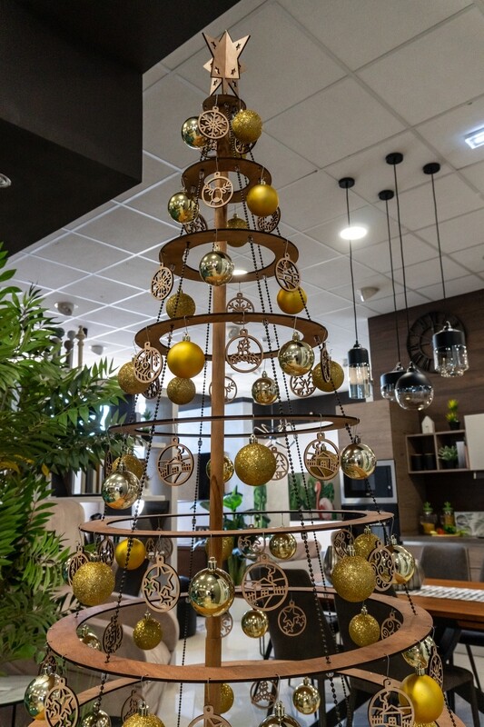 Albero di Natale ad Anelli in Legno di Okumè Decorato 200CM
