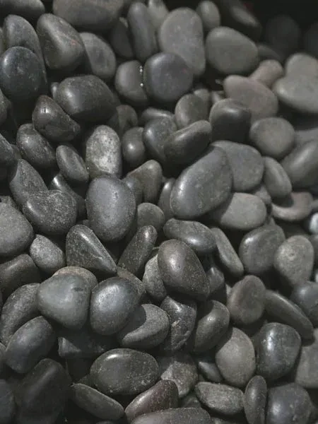 Black Polished Pebbles (20-30mm) (15kg bag)