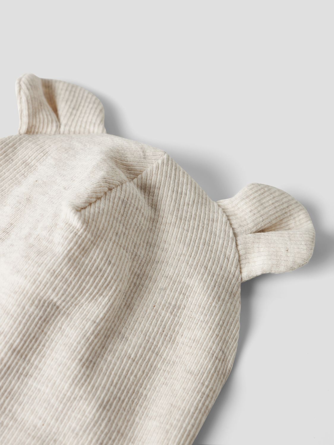 Cappellino con orecchiette super morbido e molto versatile