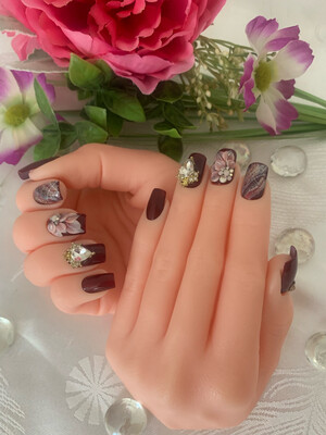 Eva’ Nails