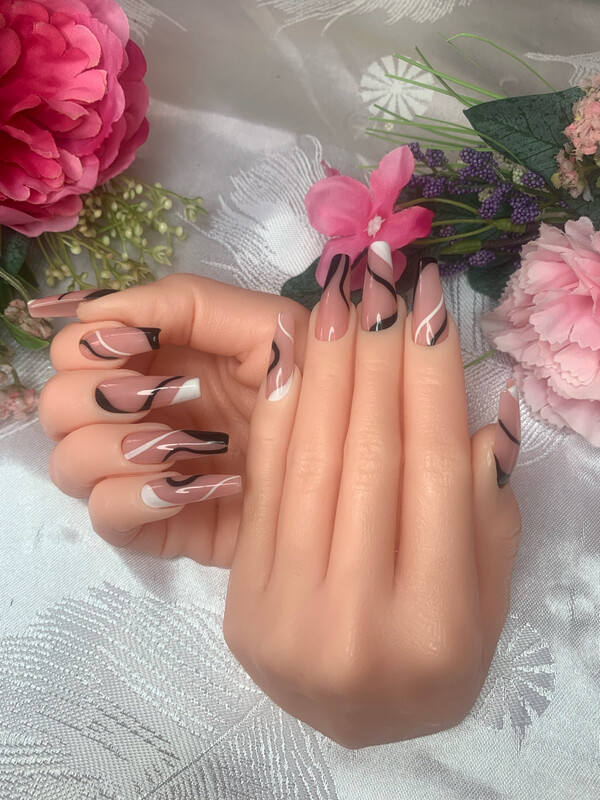 Estée’ Nails