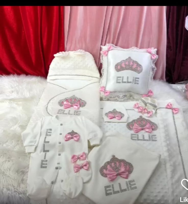 COMPLETE BABY SET WITH SWADDLE, PILLOW AND BED SET