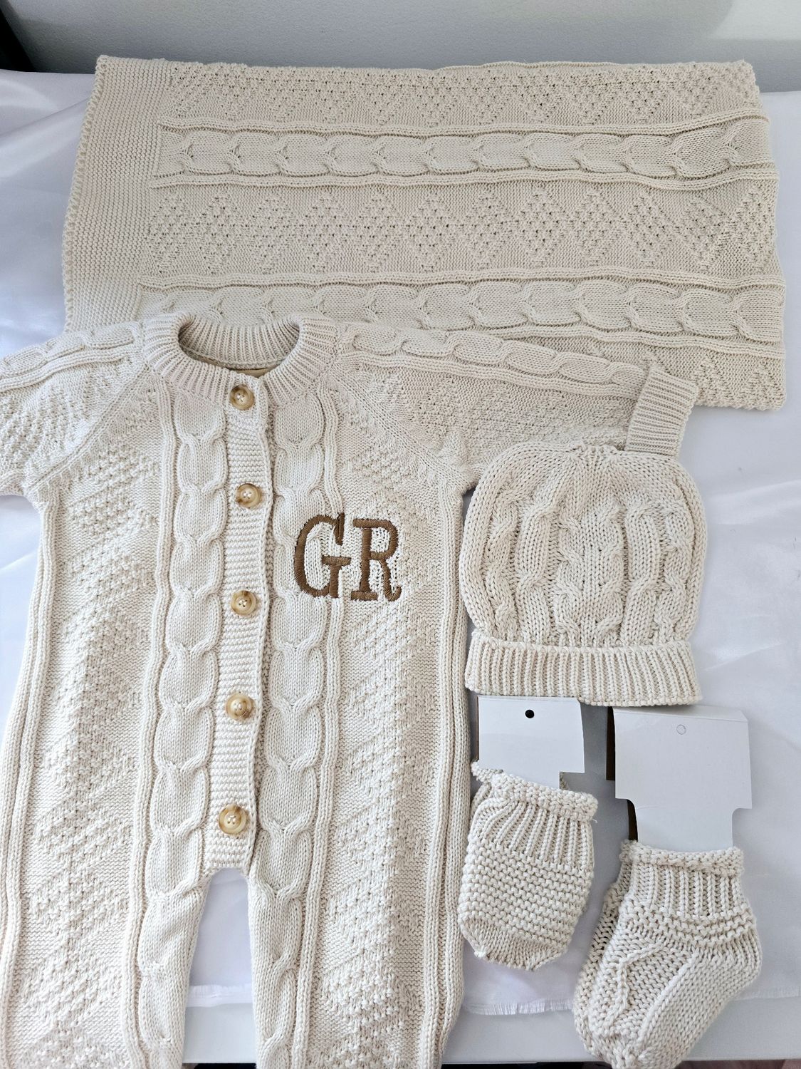 CUSTOMIZED KNITTED BABY SET (BIEGE)