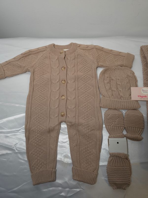 CUSTOMIZED KNITTED BABY SET (BROWN)