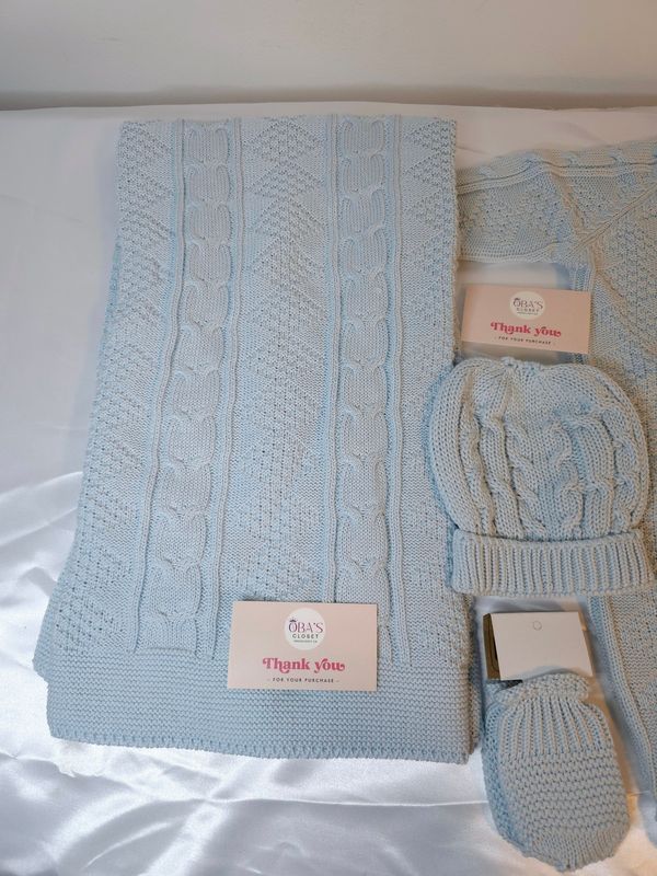 Custom knitted blanket with cotton hat