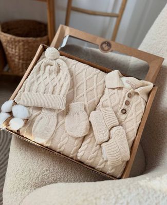 PERSONALIZED BABY KNITTED SET WITH FLEECE