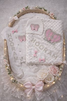 6PCS CUSTOMIZED WHITE AND PINK BABY GIRL CLOTHING WITH BLANKET SET