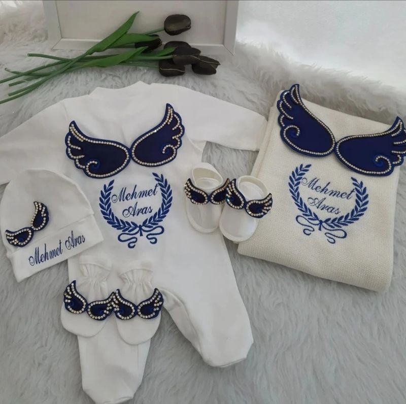BABY BOY WINGS EMBRIODERY CLOTHING AND BLANKET SET