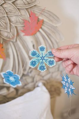 GRL Snowflakes Garland