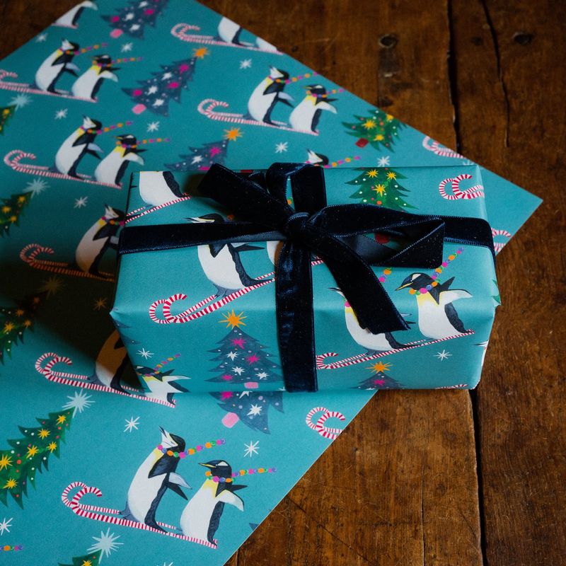 GWX Penguin Race Luxury Giftwrap