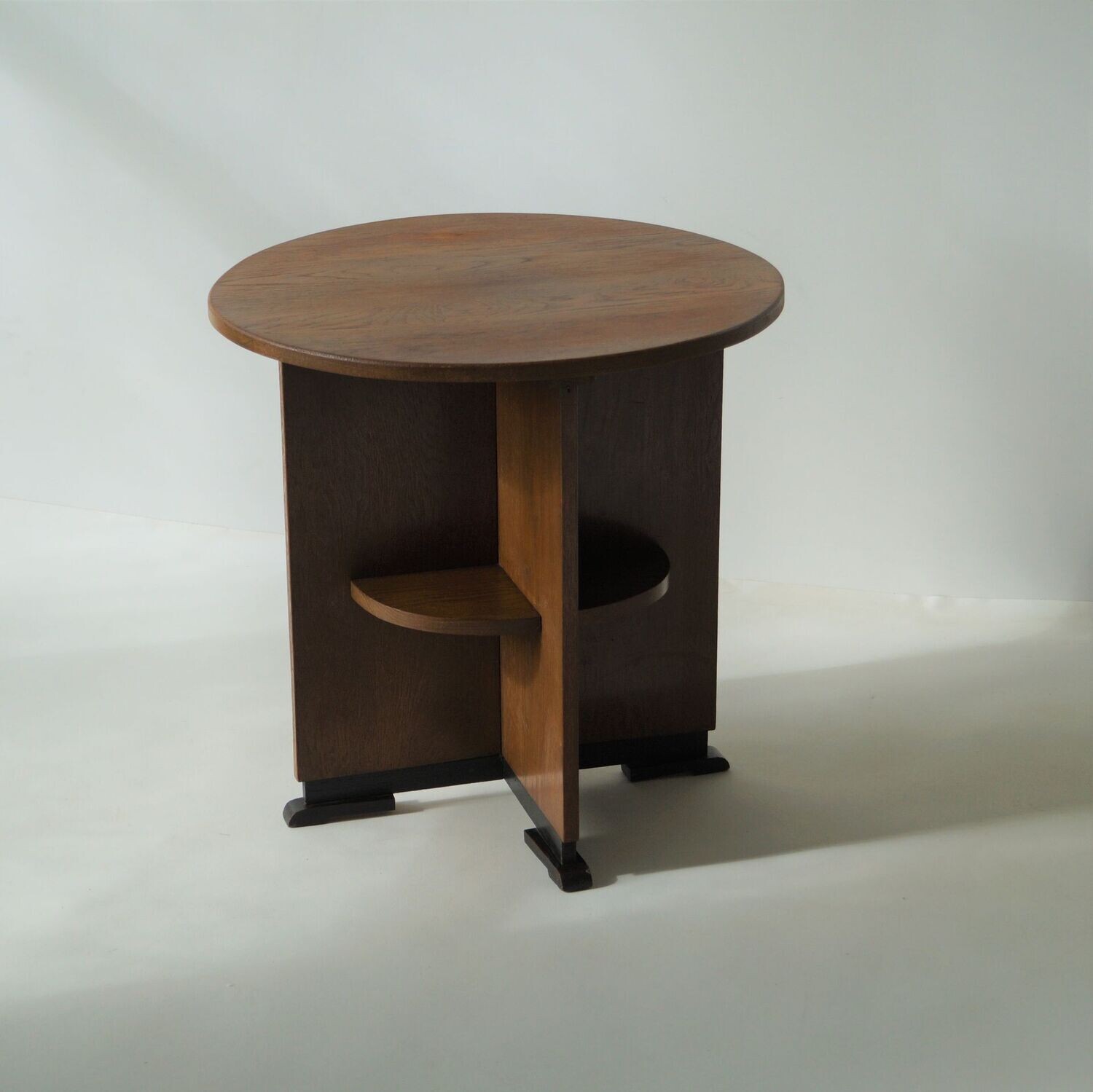 Dutch Art Deco Occasional table with modernist lines, 1920s