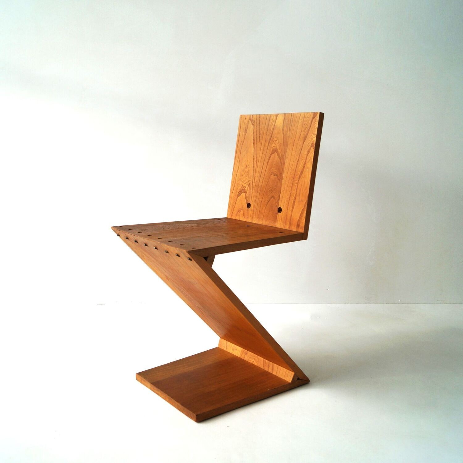 Zig Zag Chair, design Gerrit Rietveld, manufactured by G.A. van de Groenekan, late 1950s