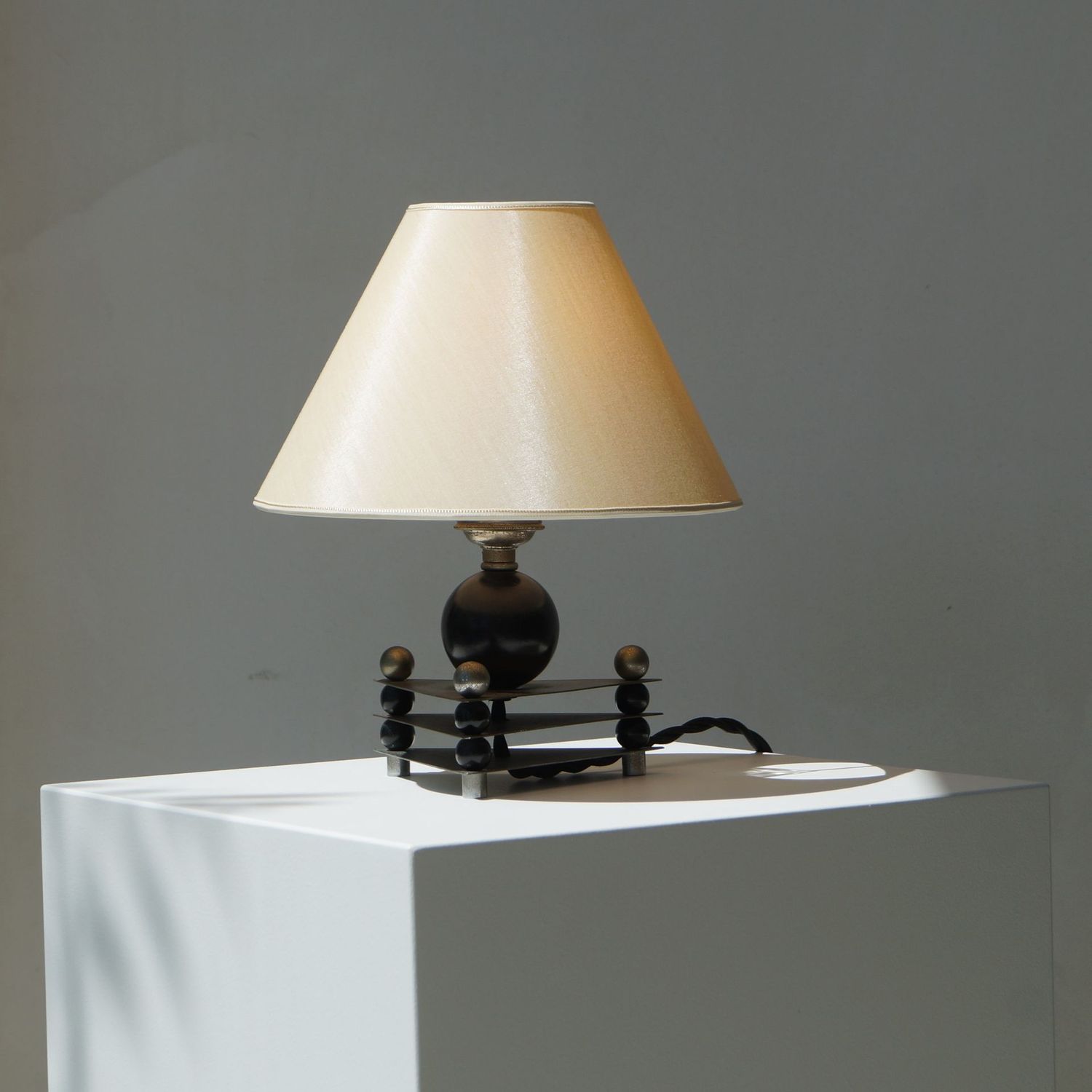 Modernist Dutch Art Deco table lamp by G.J. Vastenholt, 1920s