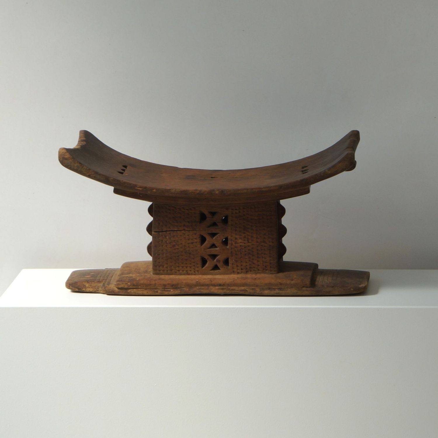 Antique Asanti / Ashanti ceremonial stool, 1920s
