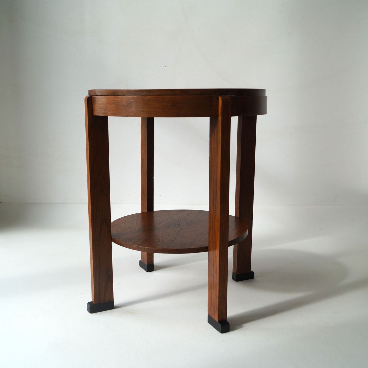 Dutch Art Deco Haagse School occasional table in oak, 1920s