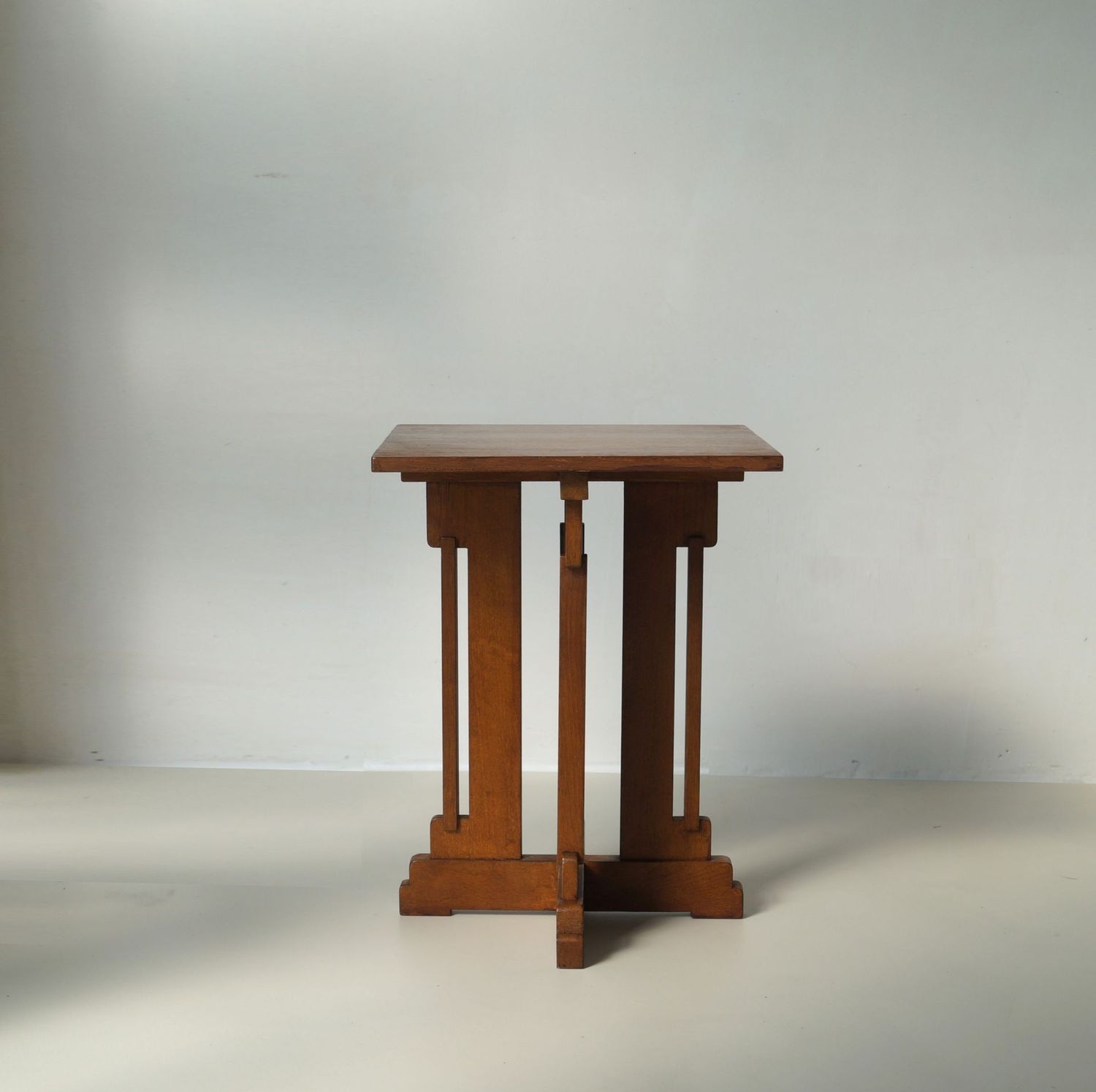 Dutch Occasional Side Table in oak  by P.E.L. Izeren, 1920s