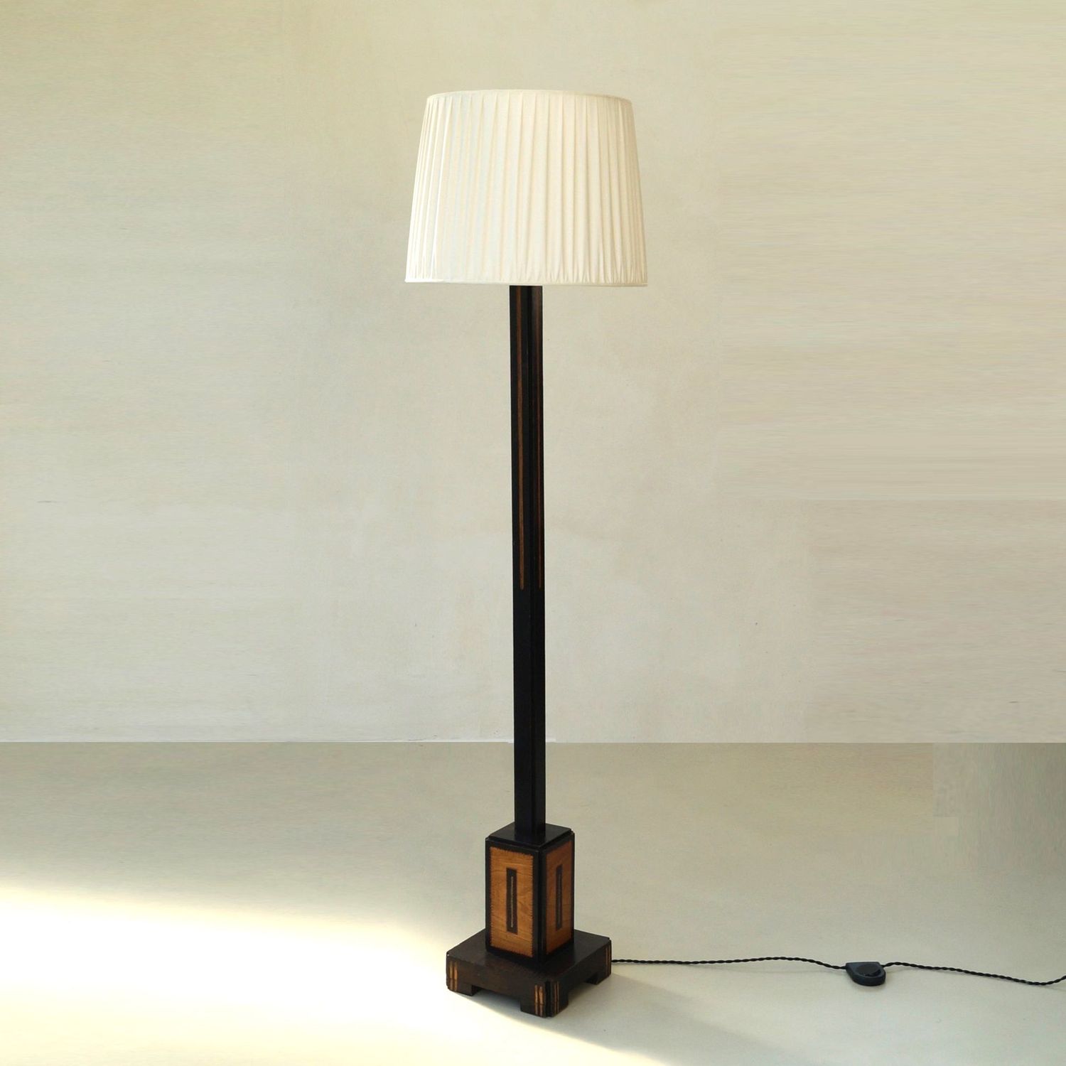 Dutch Art Deco Amsterdam School batiked wooden floorlamp, 1920s