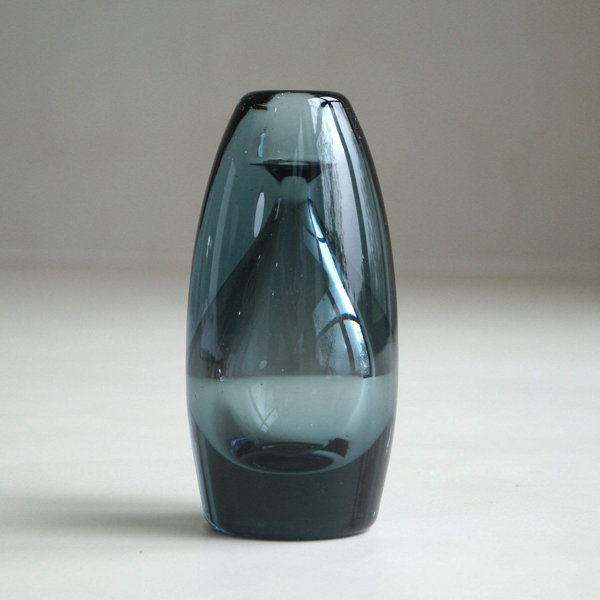 A.D. Copier vase with decanter silhouet , model 0801, 1974