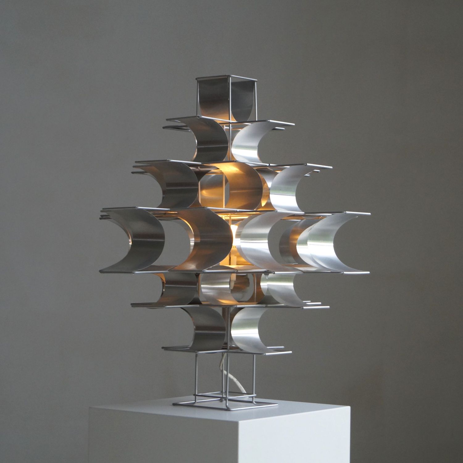 On Hold: Aluminium sheet metal ''Cassiopeia'' table lamp by Max Sauze, 1970s