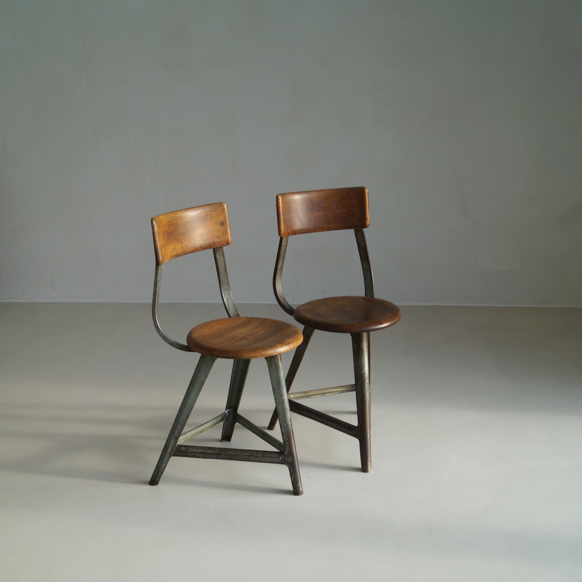 Set of bauhaus factory chairs in iron and beech, 1930s