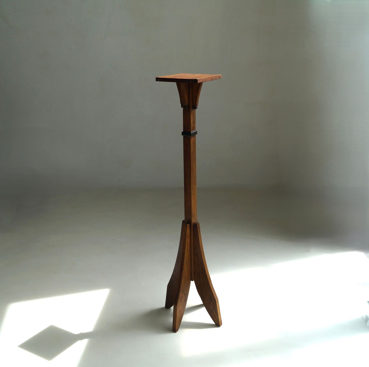 Dutch Art Deco Amsterdam School  pedestal in oak, 1920s