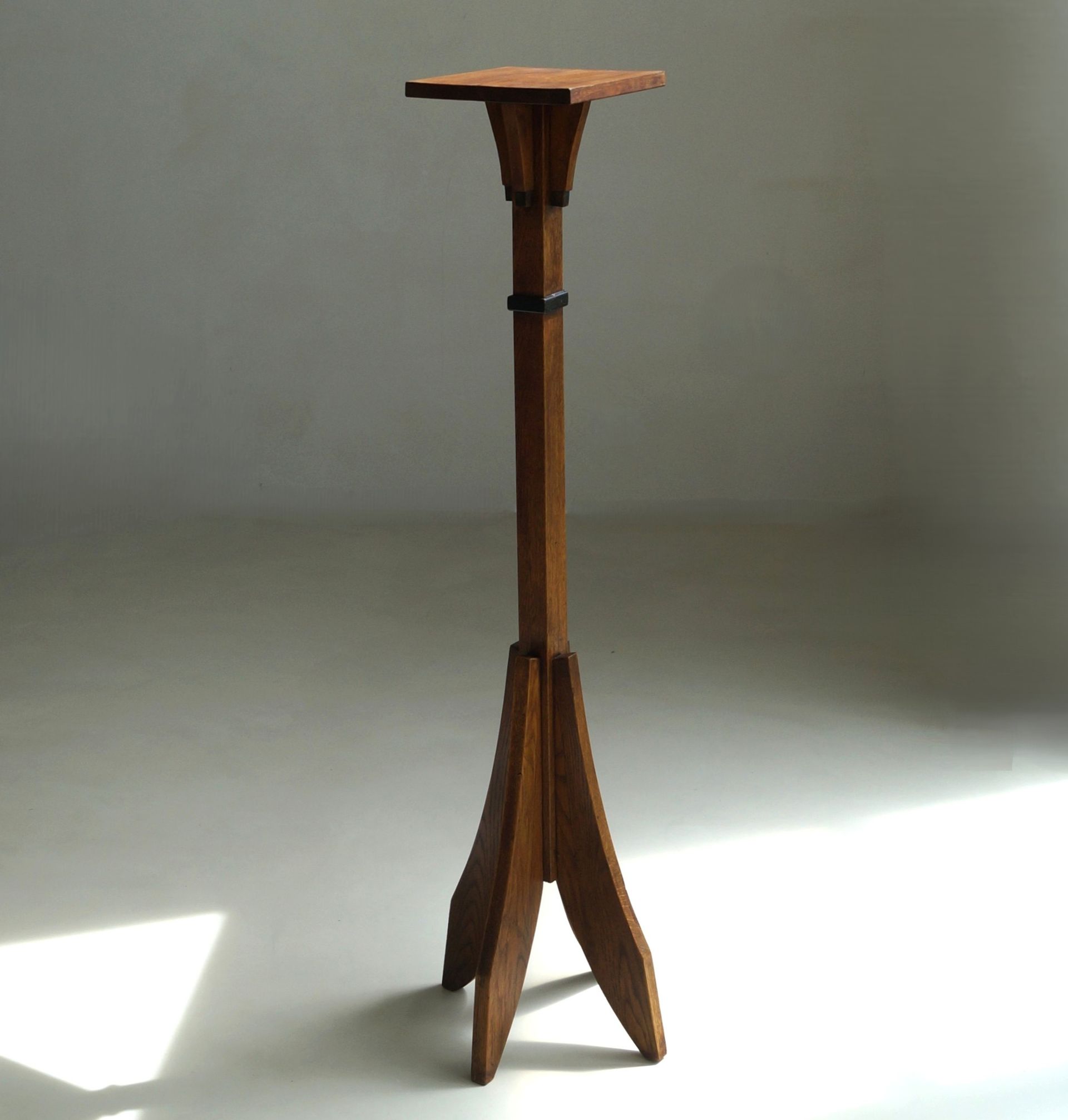 Dutch Art Deco Amsterdam School  pedestal in oak, 1920s