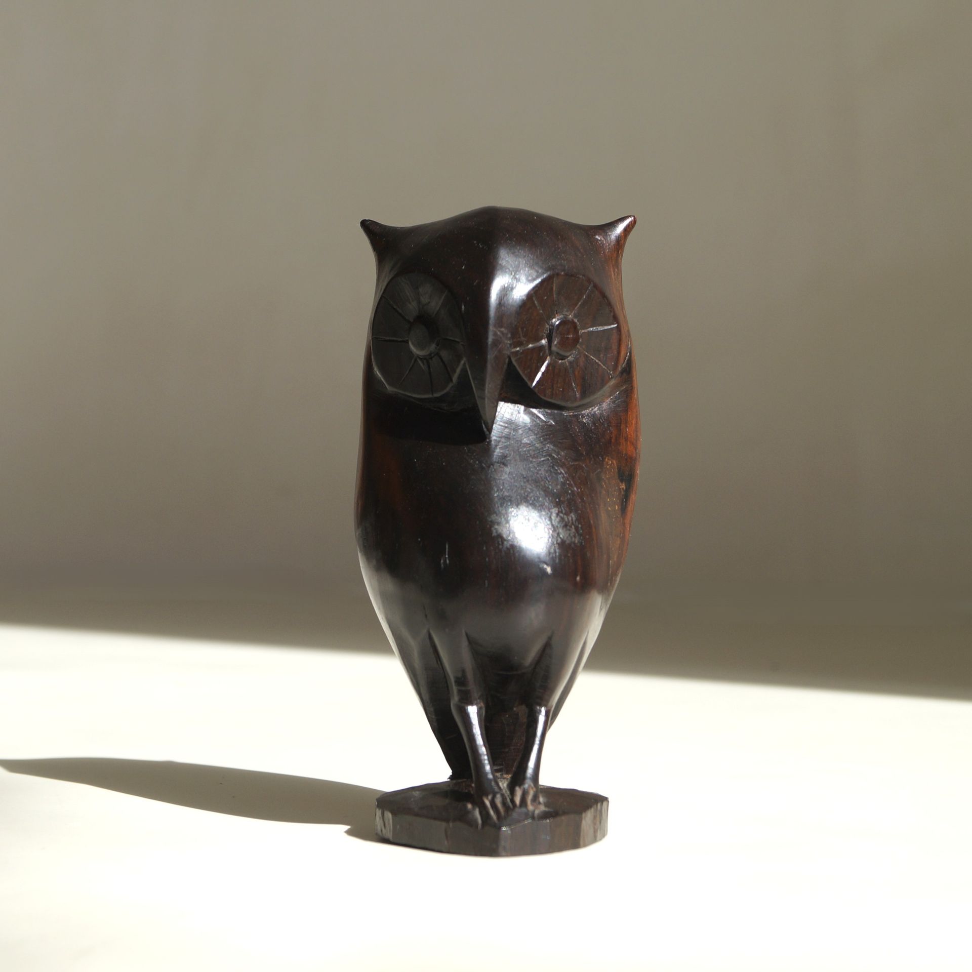 Dutch Art Deco Amsterdam School sculpture of an owl in solid macassar ebony, ca. 1925