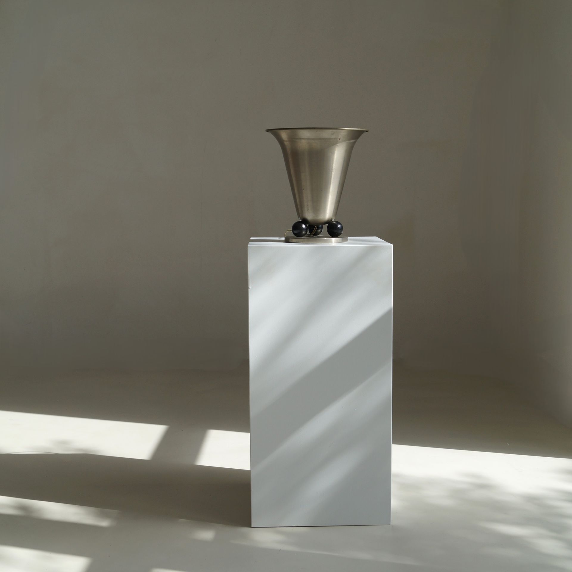 On Hold: Dutch Art Deco modernist lamp by Daalderop, 1940s