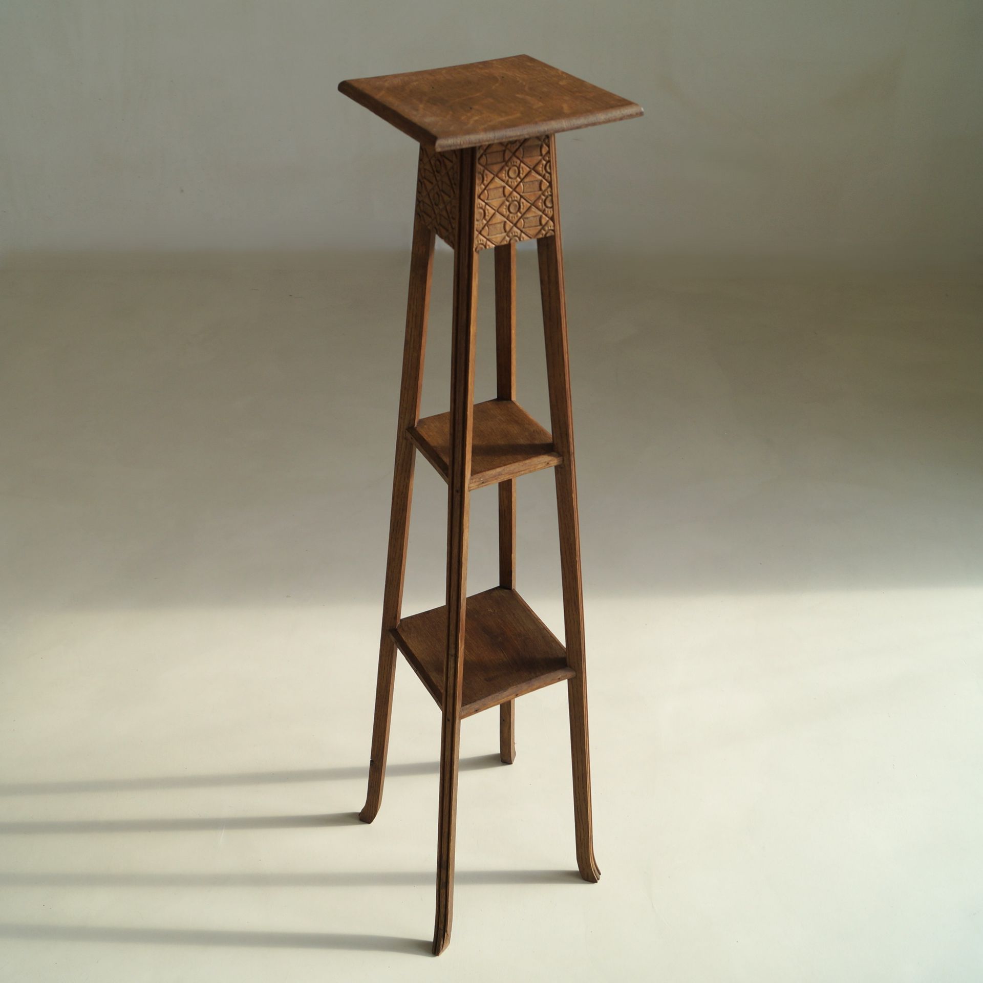 Tall Belgian Art Deco oak pedestal, 1920s