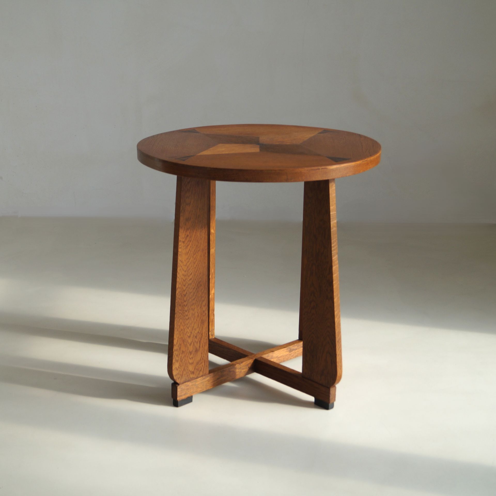 Dutch Art Deco modernist side table  with a geometric pattern, 1920s