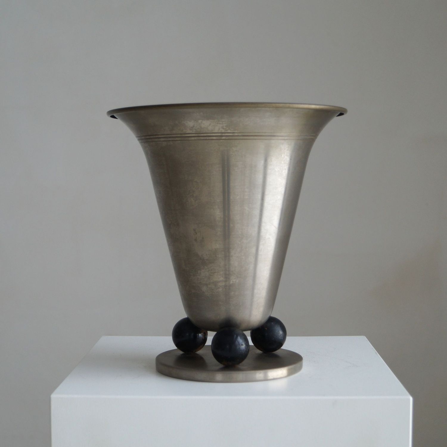 On Hold: Dutch Art Deco modernist lamp by  Daalderop, 1940s