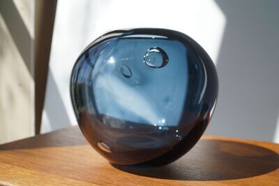 On Hold: Large Unica vase by Willem Heesen, 1980s On Hold: Large Unica vase by Willem Heesen, 1980s