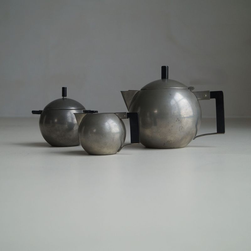 Avant-garde modernist tea service by C v.d. Hoef for GERO, 1920s